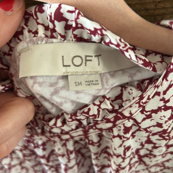 LOFT Maternity Blouse Small Red Floral - Picture 3 of 3